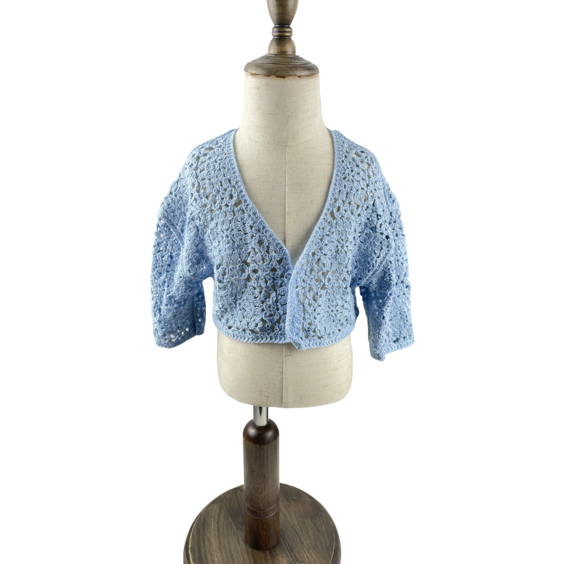 231105_blue crochet with hole